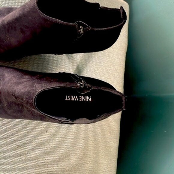 Black suede leatherAnkle Boots Nine West size 8 - Picture 9 of 10
